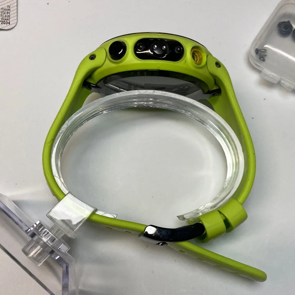 Suunto D4i slime green dive watch, PARTS OR RESTORE, buttons loose, new battery